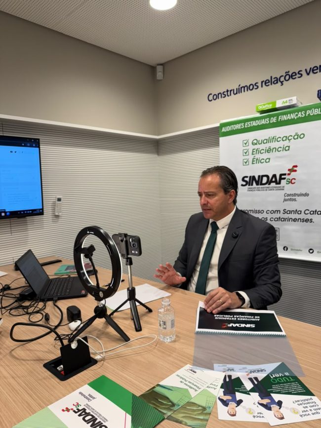 Sandro Medeiros Alves nos bastidores da entrevista concedida ao Estratégia Concursos (Foto Davi Paes e Lima)
