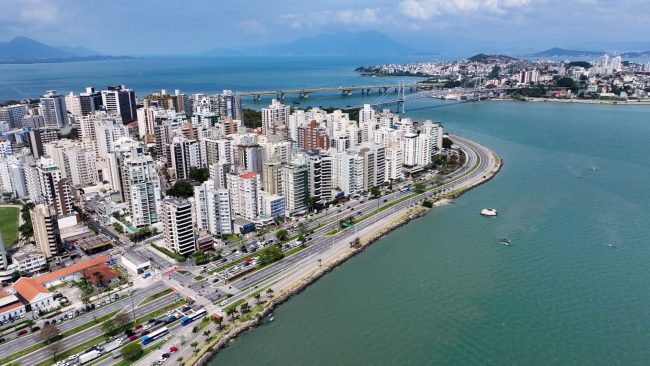 Pela primeira vez, o Estado lidera o Ranking de Competitividade dos Estados, elaborado pelo Centro de Liderança Pública (CLP), após nove anos consecutivos na segunda colocação.